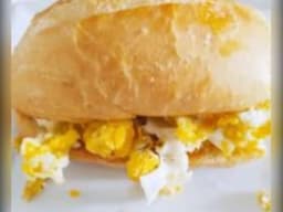 Pão com ovo