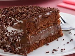 Bolo Confeitado de Brigadeiro