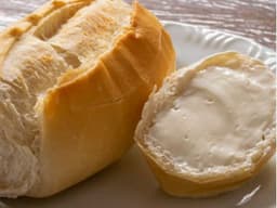 Pão com Requeijão